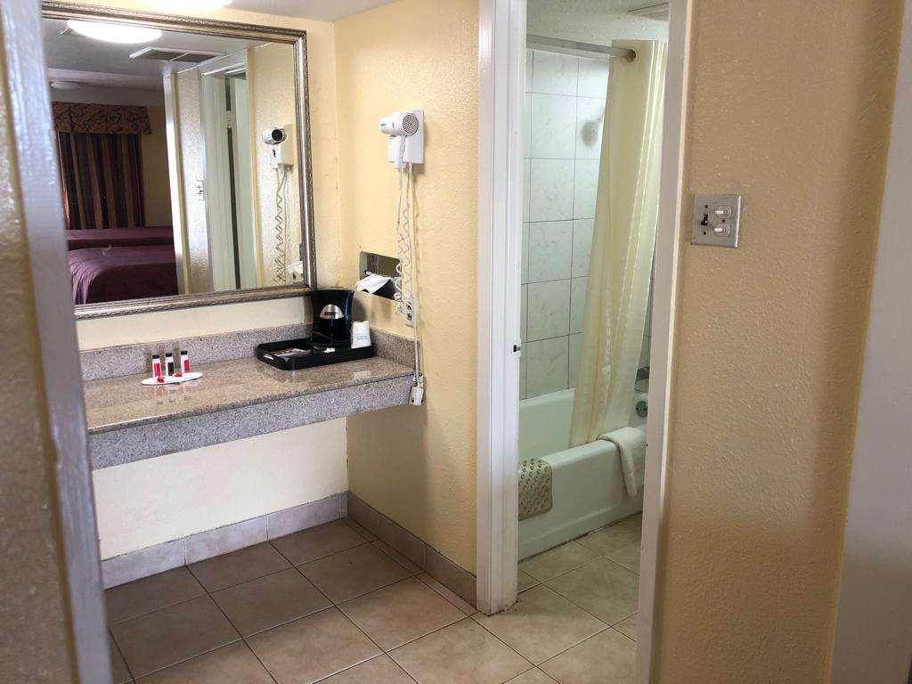 Days Inn By Wyndham Gainesville Ngoại thất bức ảnh