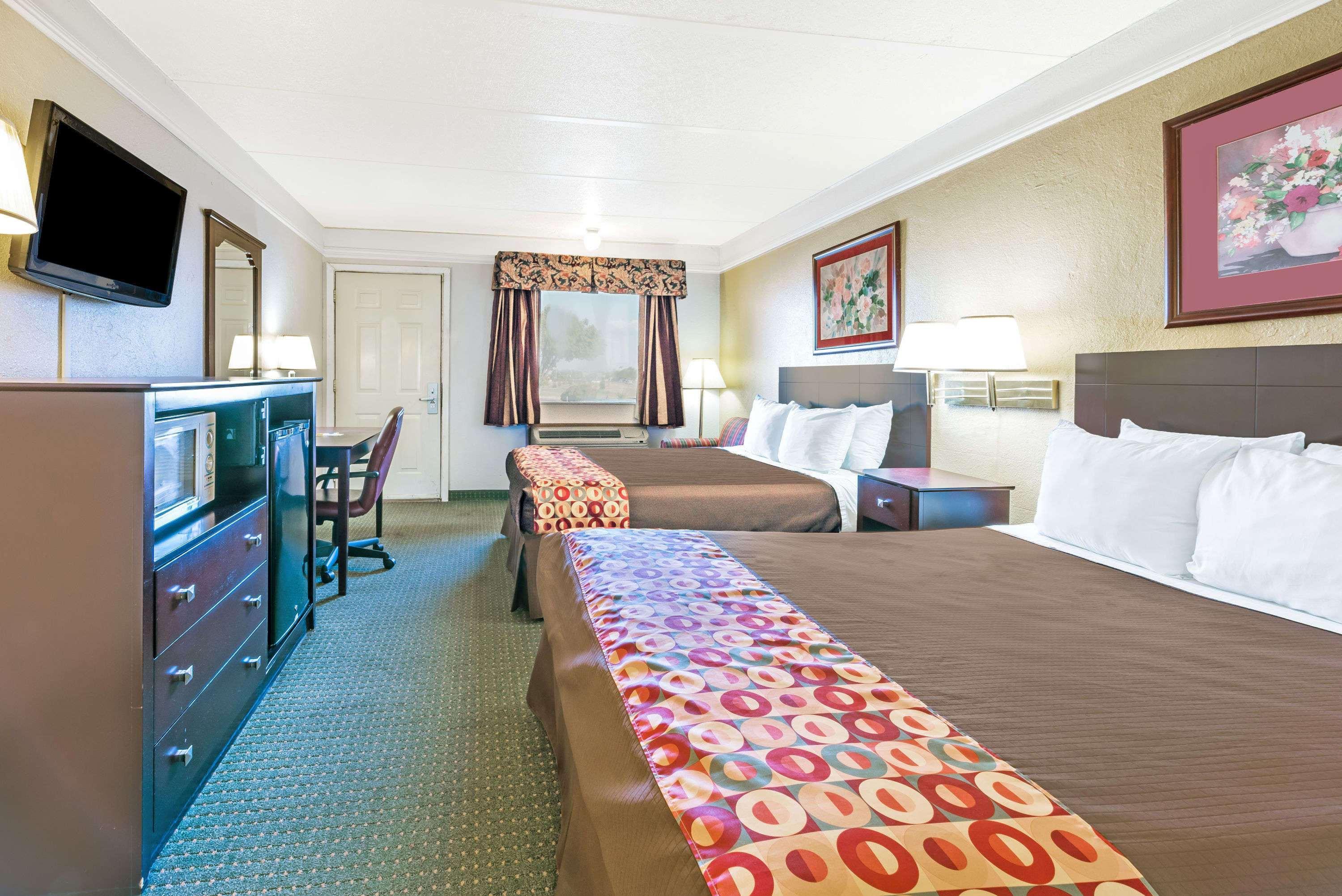 Days Inn By Wyndham Gainesville Ngoại thất bức ảnh