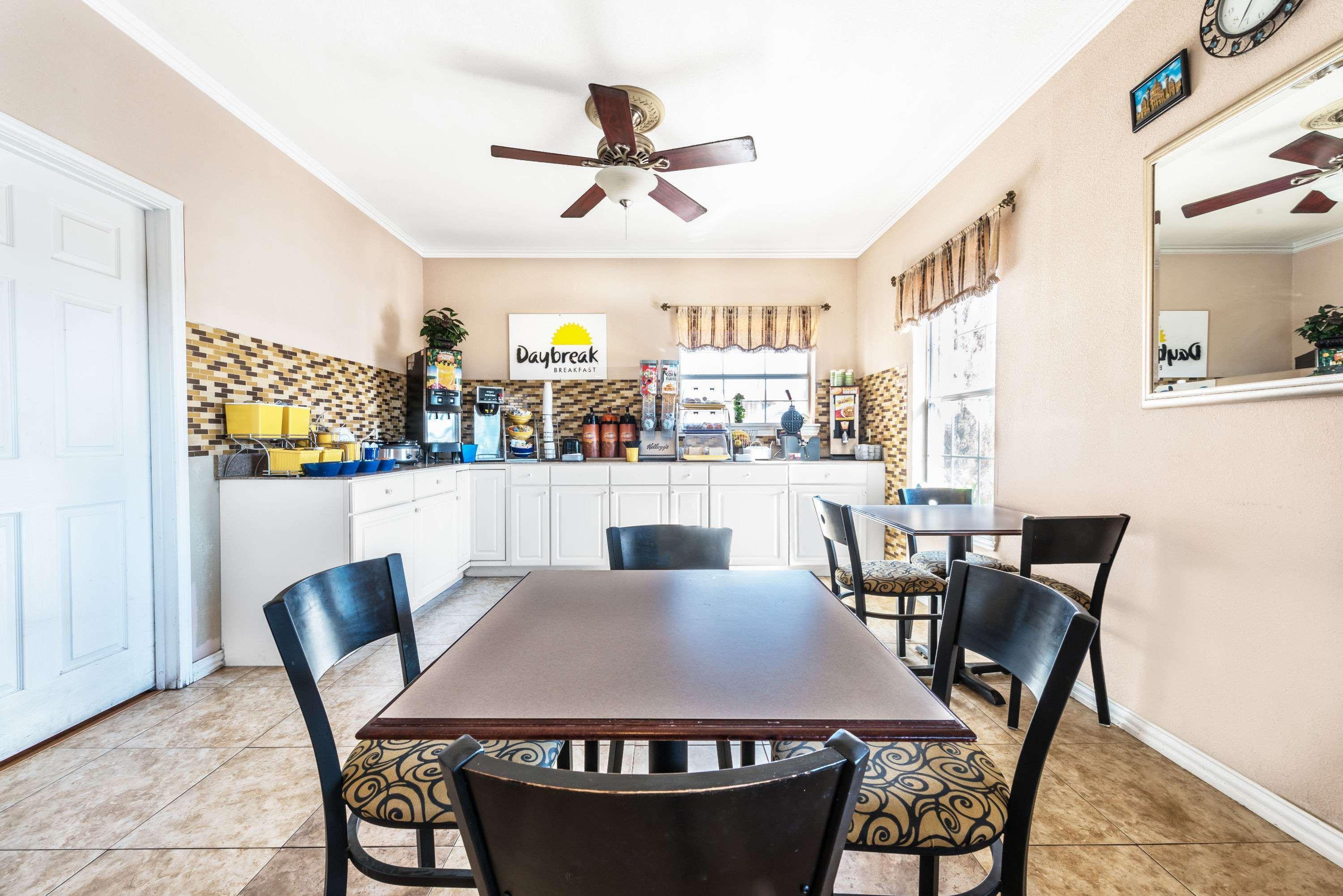 Days Inn By Wyndham Gainesville Ngoại thất bức ảnh