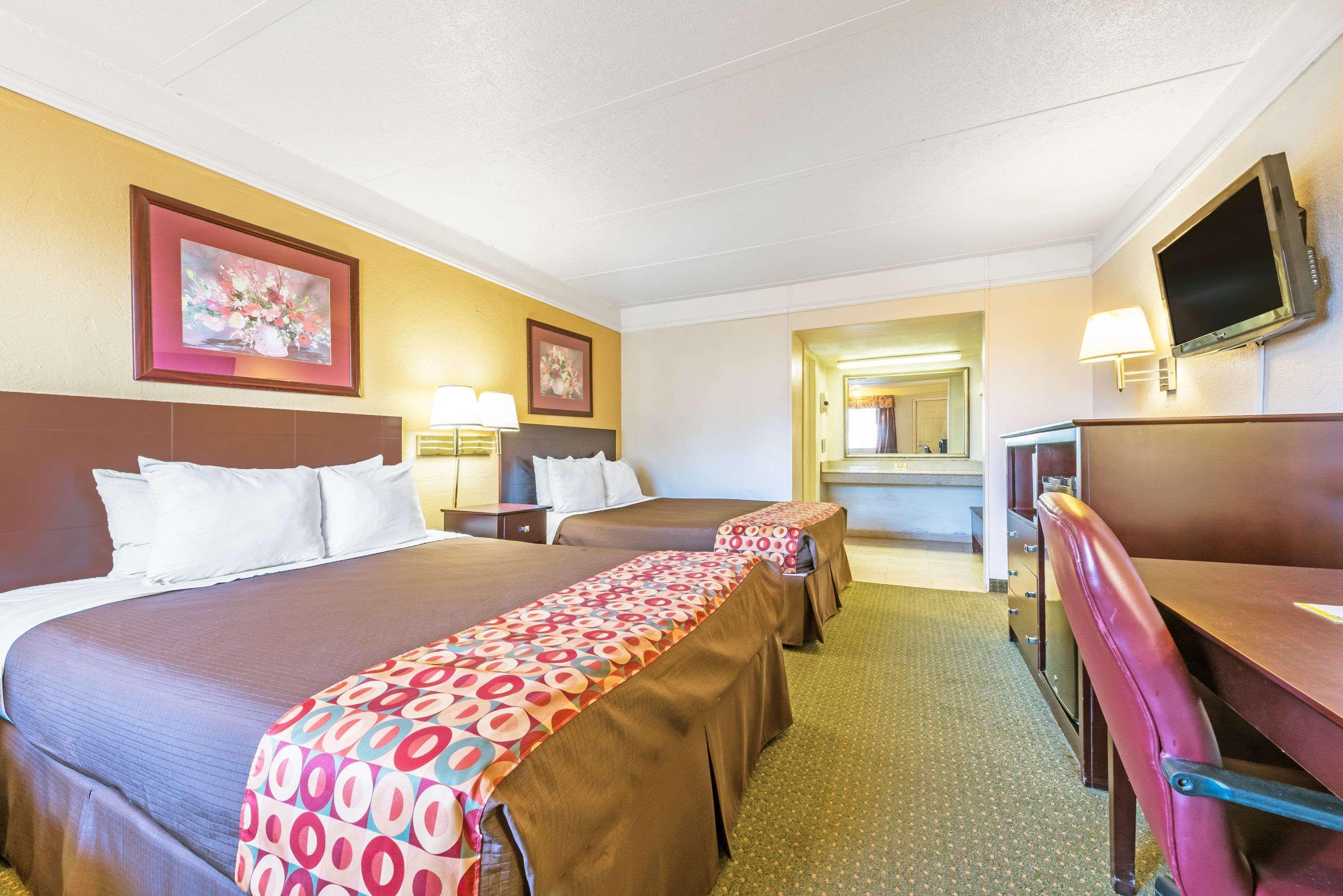 Days Inn By Wyndham Gainesville Ngoại thất bức ảnh