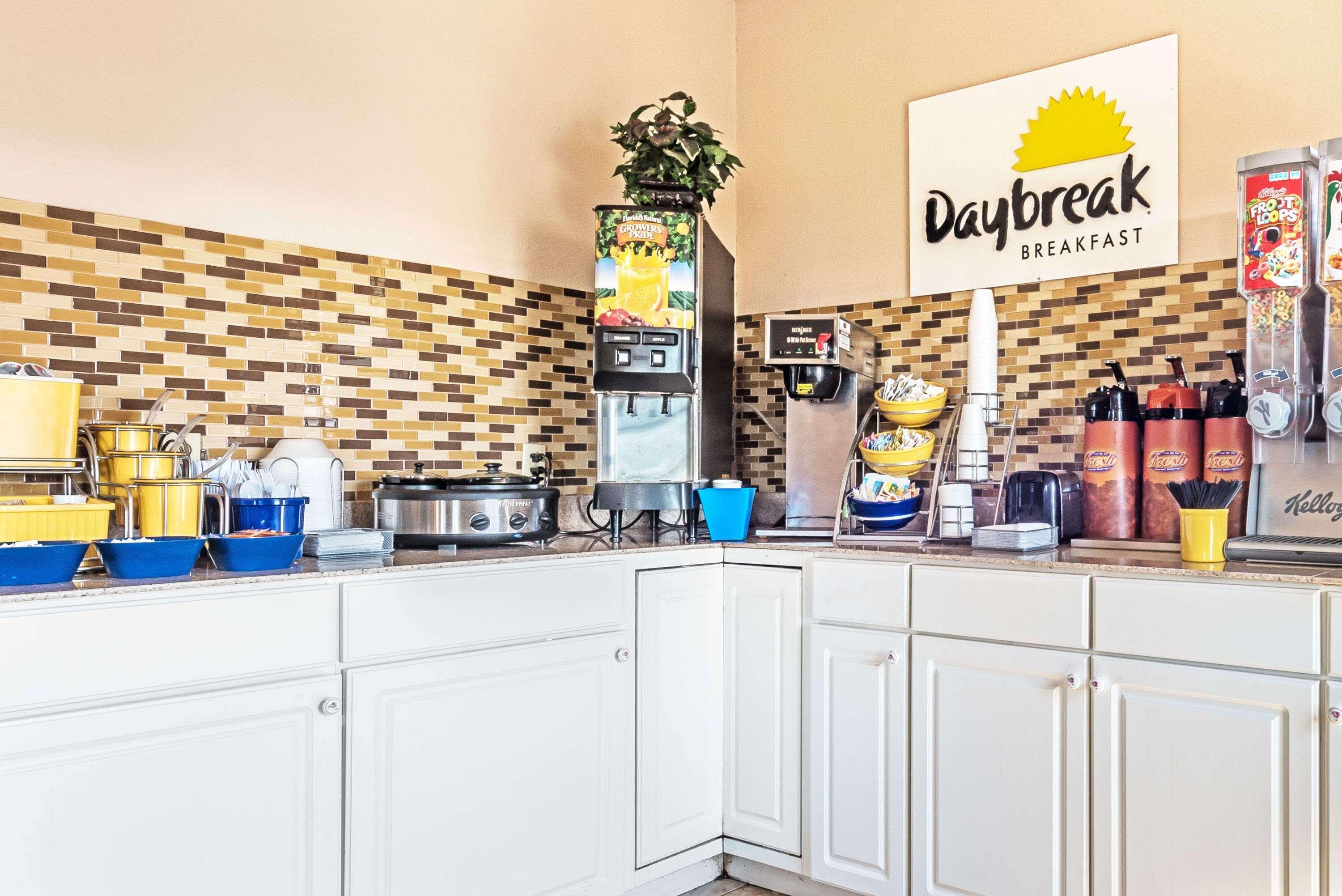 Days Inn By Wyndham Gainesville Ngoại thất bức ảnh