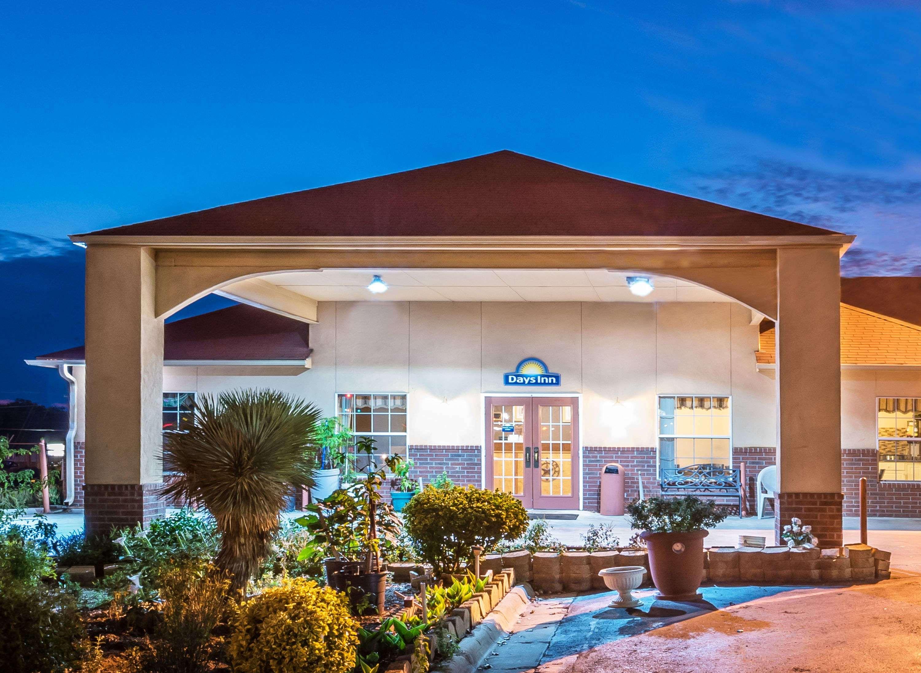 Days Inn By Wyndham Gainesville Ngoại thất bức ảnh