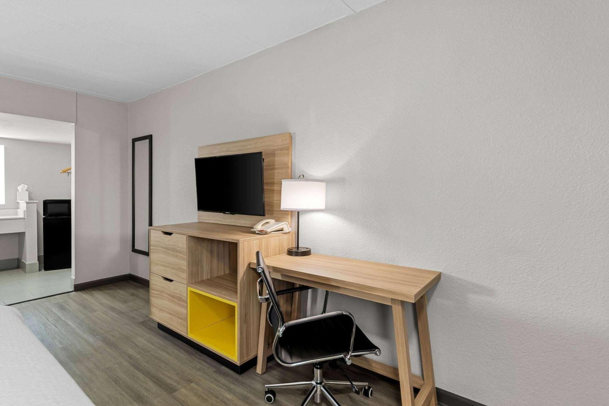Days Inn By Wyndham Gainesville Ngoại thất bức ảnh