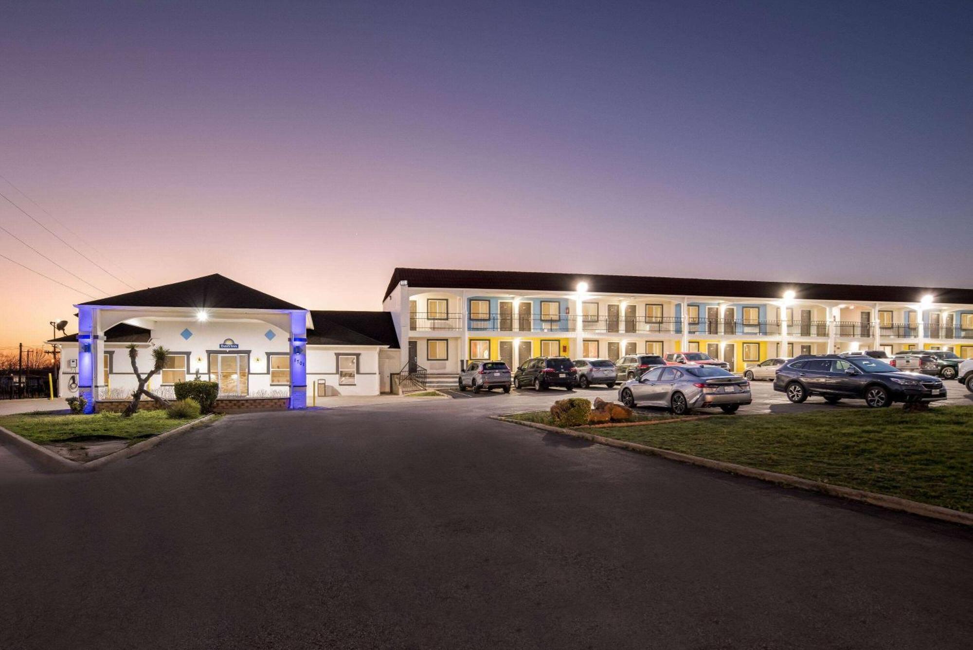 Days Inn By Wyndham Gainesville Ngoại thất bức ảnh