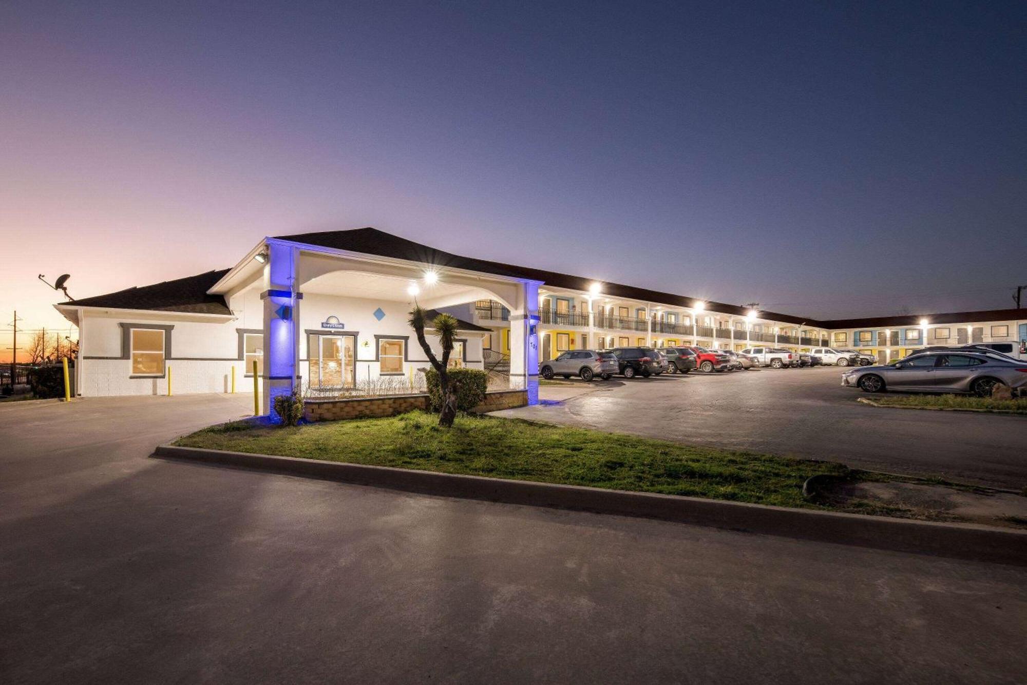 Days Inn By Wyndham Gainesville Ngoại thất bức ảnh